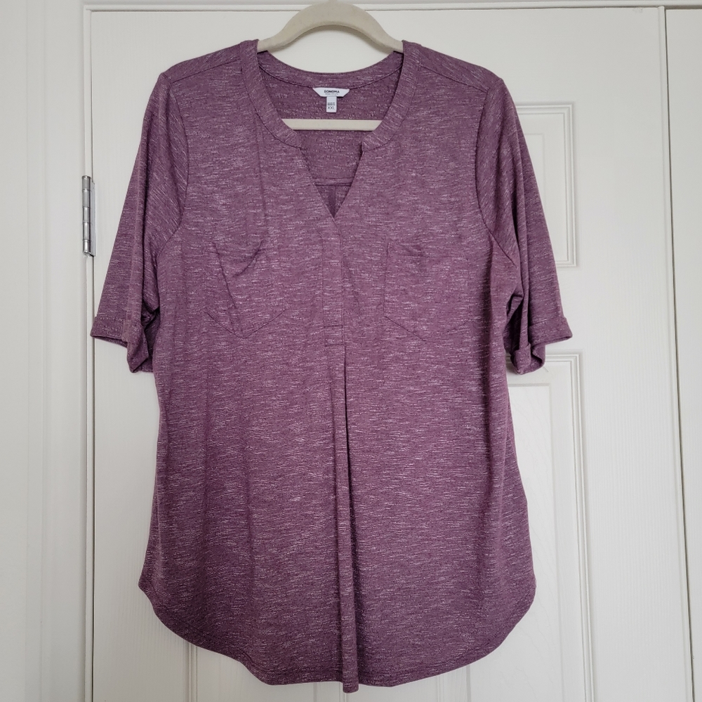 Lightweight short sleeve t-shirt with breast pockets